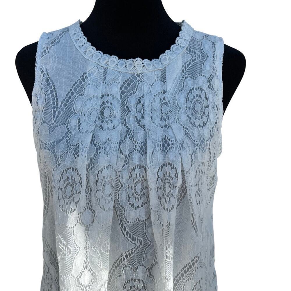Women’s Feminine Sleeveless Lace Top, 18” armpit to armpit, size L, white lace